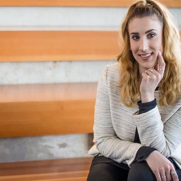 Meet your Posher, Nadine - Picture 1 of 1